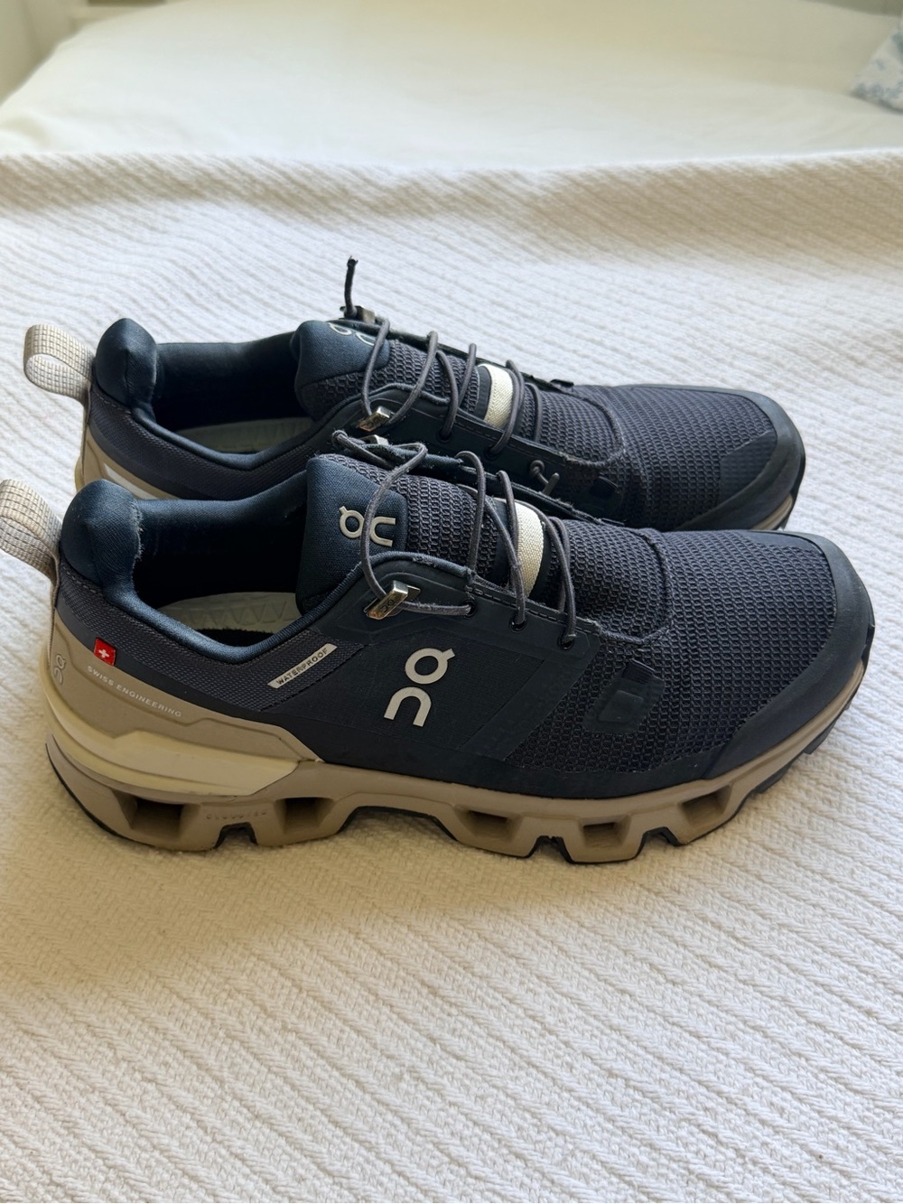 On Clouds Women's Athletic Shoes Size 8